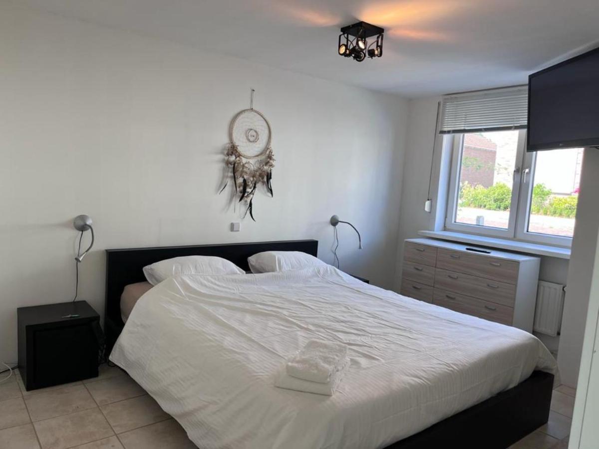 Comfortabele Woning Met Omheinde Tuin Aan Water Voor 12 P Oostburg Exterior photo